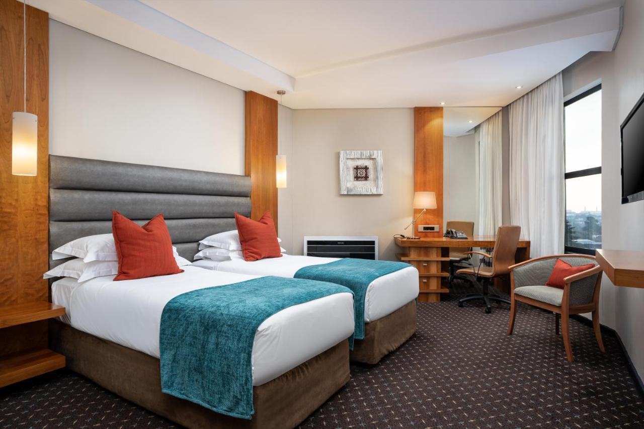 Premier Hotel O.R. Tambo Kempton Park Bagian luar foto